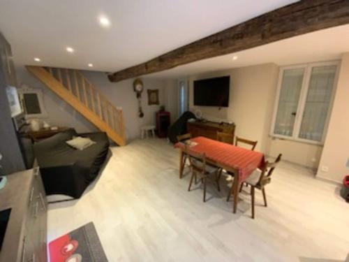 Cottage with independent studio in Molesme : Maisons de vacances proche de Courteron