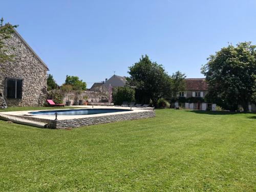 Large and chic house near DisneylandParis, Charles-de-Gaulle Airport and 45 mn from Paris : Villas proche de Chauconin-Neufmontiers