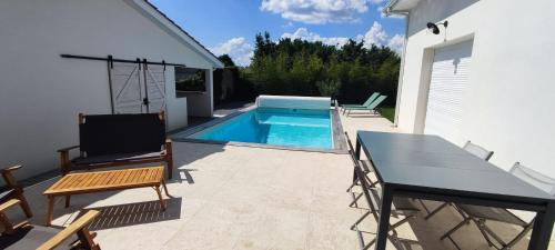 Jolie maison avec piscine idéale pour famille : Villas proche de Villenave-d'Ornon