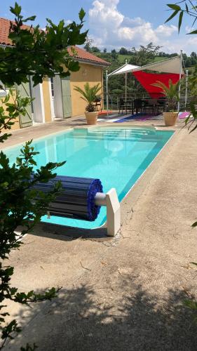 grande maison calme avec piscine chauffée de mai à septembre : Villas proche de Saint-Denis-sur-Coise
