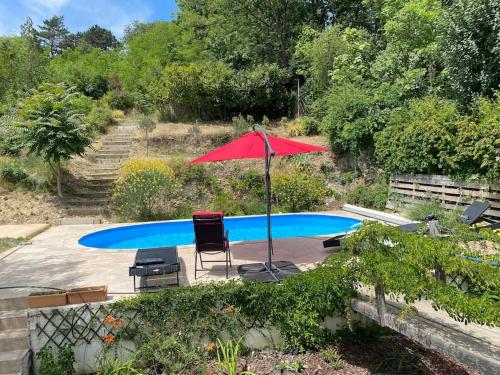 Villa les Terrasses : Dans la nature avec piscine, à 2 pas de Lyon : Maisons de vacances proche de Sainte-Foy-lès-Lyon