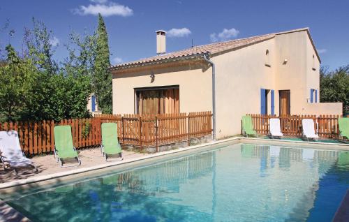 Stunning Home In Grillon With Wifi, Heated Swimming Pool And 5 Bedrooms : Maisons de vacances proche de Colonzelle