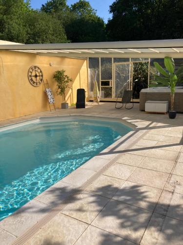 Chalet COQUELICOT F2 avec piscine et SPA : Appartements proche de Bouaye