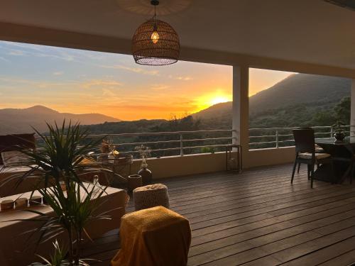 Haut de villa entre mer et montagne : Maisons de vacances proche d'Eccica-Suarella