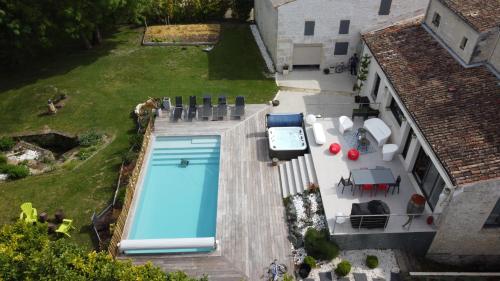 Villa Whaou 5*, piscine chauffée, jacuzzi : Villas proche de Semussac