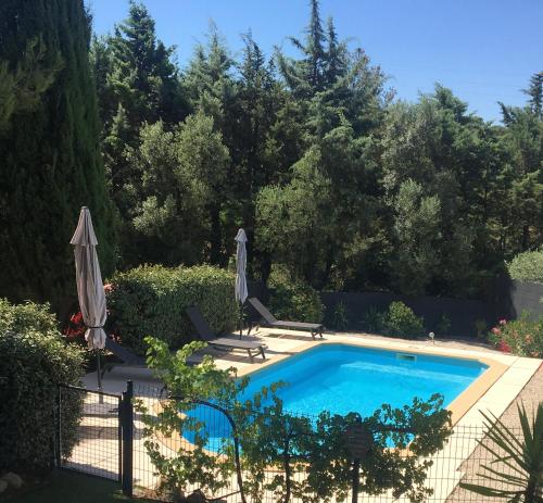 villa/piscine au coeur de la campagne provençale : Maisons de vacances proche de La Barben