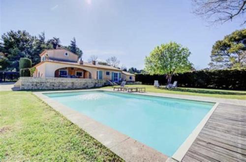 Magnifique villa avec piscine village à pied : Villas proche d'Éguilles