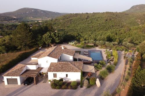 Villa Otilia-Bed and Breakfast-Chambres d'hôtes en Provence : B&B / Chambres d'hotes proche d'Esparron