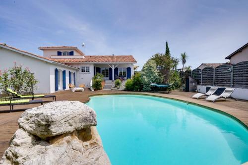 Villa Camax - Très belle maison avec piscine à 20 km de Bordeaux centre : Maisons de vacances proche de Cestas