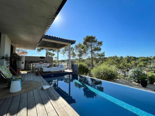 Sublime villa avec piscine, vue panoramique : Villas proche de Guzargues