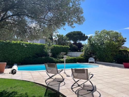 Villa avec piscine domaine du Golf : Villas proche de Castries