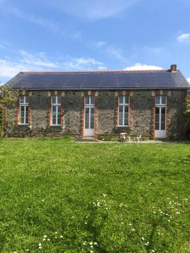 Belle Maison dans une ancienne école : Maisons de vacances proche de Saint-Lambert-du-Lattay