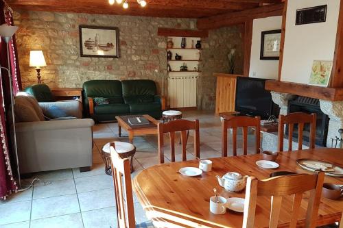 Gîte au calme près nature Aubrac Margeride 3 étoiles : Maisons de vacances proche de Saint-Sauveur-de-Peyre