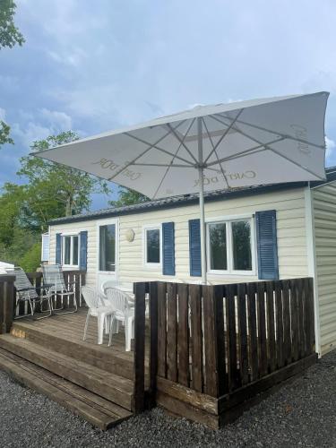 Maison de 3 chambres avec piscine partagee terrasse amenagee et wifi a Argences en Aubrac : Maisons de vacances proche de Lacroix-Barrez