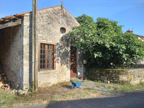 Converted medieval chapel gite in Limousin country : Maisons de vacances proche de Saint-Sornin-Leulac