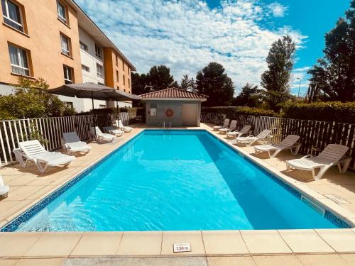 Zenitude Hôtel-Résidences Carcassonne : Appart'hotels proche de Villalier