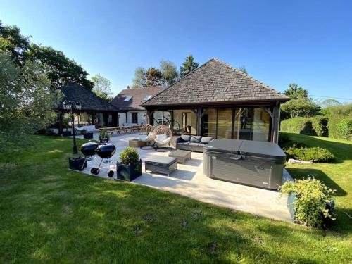 Superbe maison 21 pers, Spa, sauna, salle de jeux : Maisons de vacances proche de Saint-Sauveur-la-Pommeraye