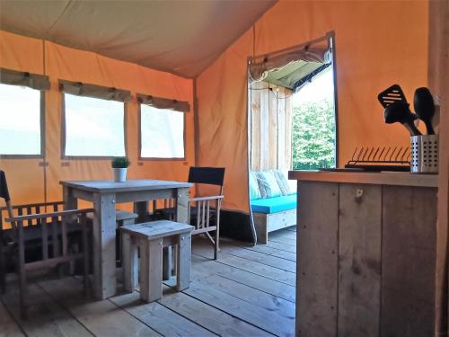 Le Lodge du Hibou : Tentes de luxe proche de La Roche-en-Brenil