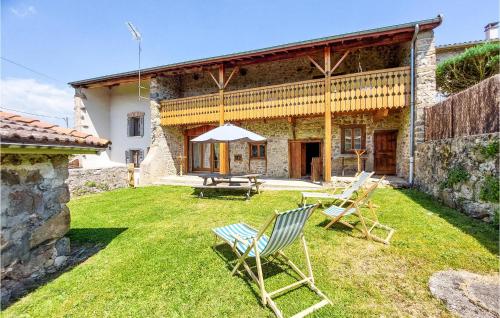 Beautiful Home In Champoly With Wifi And 4 Bedrooms : Maisons de vacances proche de Saint-Thurin