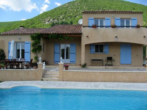 Villa Emmanuelle à Banon, Provence : Villas proche de Redortiers