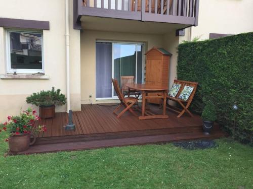 Touques avec terrasse, jardin et piscine : Appartements proche de Bonneville-sur-Touques