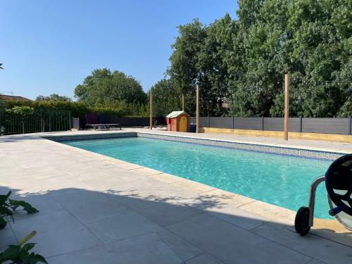 Chambre indépendante 25m2 avec piscine et terrain de pétanque : Sejours chez l'habitant proche de Lieuran-lès-Béziers