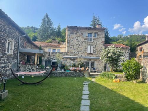 Ferme rénovée avec Piscine : Villas proche de Blanzac