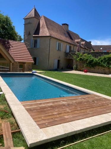 Pépite en Périgord 10-12 couchages, piscine chauffée, rénovée par architecte : Maisons de vacances proche de Léobard