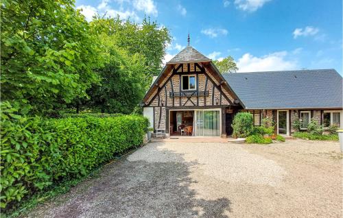 Beautiful Home In Thierville With Wifi And 3 Bedrooms : Maisons de vacances proche de Harcourt