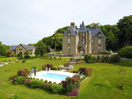 Château de Montbrault : Maisons de vacances proche de Fleurigné