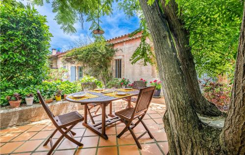 Stunning Home In Castelnau Le Lez With 4 Bedrooms, Wifi And Private Swimming Pool : Maisons de vacances proche de Saint-Aunès