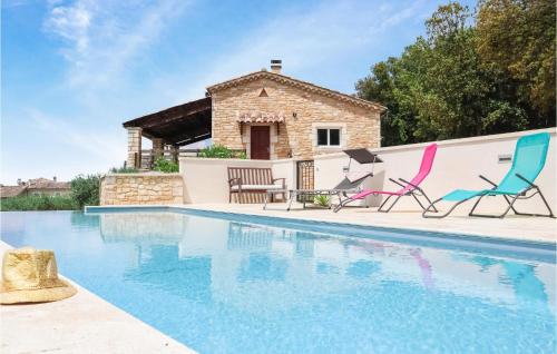 Nice Home In Orgnac-laven With Outdoor Swimming Pool And 3 Bedrooms : Maisons de vacances proche de Le Garn