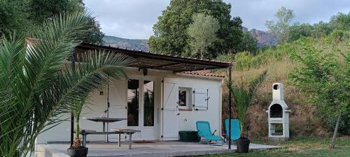 Charmante maisonnette situé au calme proche d'Ajaccio. : Maisons de vacances proche d'Afa