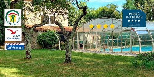Gîte La Buissière Duravel piscine couverte privative : Maisons de vacances proche de Montcabrier