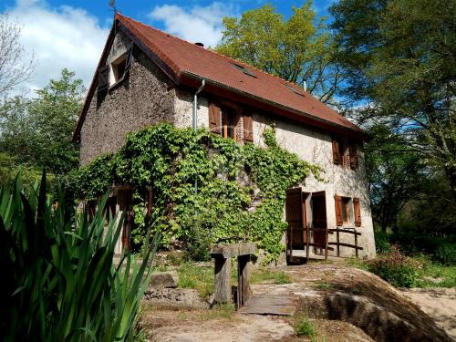 Imagine Natural Life - Ancien moulin avec spa : Maisons de vacances proche de Saint-Martin-le-Mault