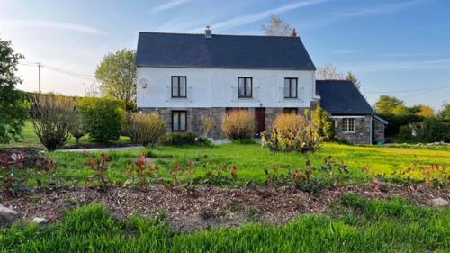 3 bedroom farmhouse in Normandy : Maisons de vacances proche de Gathemo