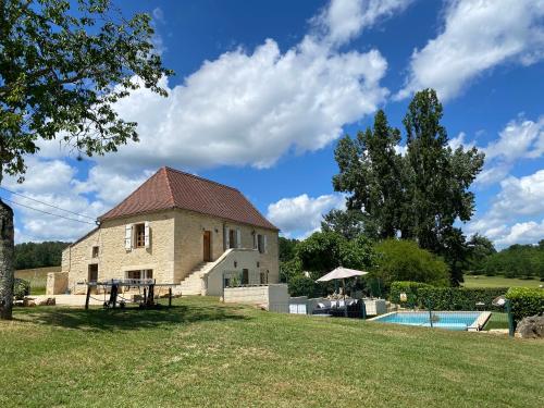 Picturesque renovated farmhouse with pool : Villas proche d'Anglars-Juillac