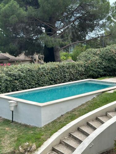 Appartement F2 climatisé dans villa avec piscine : Appartements proche de Le Crès