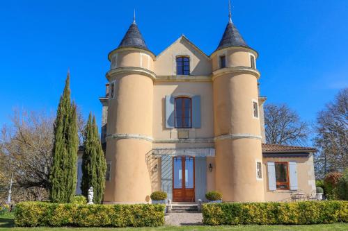 Petit Château Le Bouge : Villas proche de Puymiclan
