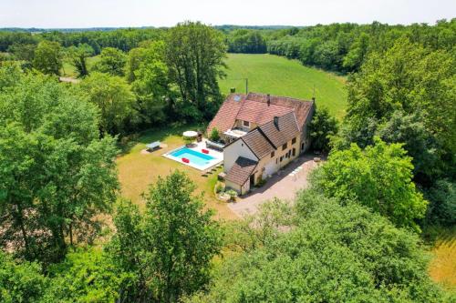 Crazy Villa Margotterie 58 - Heated pool - 2h from Paris - 30p : Villas proche de Cosne-Cours-sur-Loire