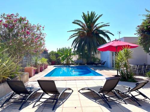 Charmante villa avec piscine et jardin paysagé : Villas proche de Castries