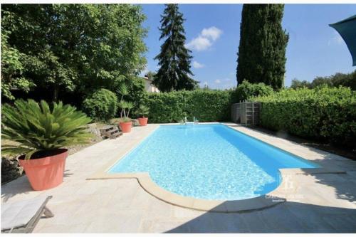 Villa au calme sur la Côte d'Azur piscine/jardin : Villas proche de Le Rouret