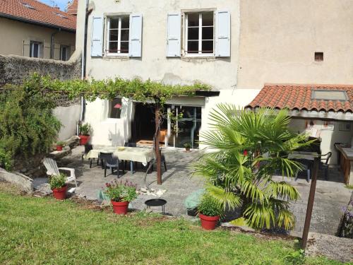 Guestroom Le Puy-en-Velay, 2 pièces, 3 personnes - FR-1-582-459 : Maisons d'hotes proche de Saint-Vidal