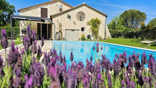 Charmant gîte piscine privée chauffée climatisé aux portes du Périgord entre Villeréal et Monpazier : Maisons de vacances proche de Soulaures