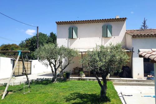 Maison avec piscine au calme en Provence : Maisons de vacances proche de Rognes