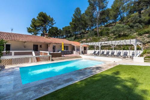 Villa Les Cigales Velaux : Maisons de vacances proche de Berre-l'Étang