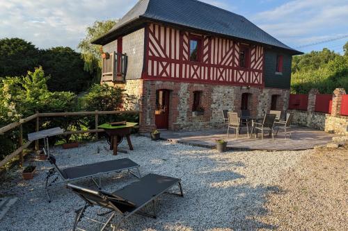 Spacious quiet house 6 km from Honfleur : Maisons de vacances proche de Fourneville