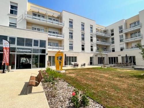 Domitys L'Orangerie : Appart'hotels proche de La Chapelle-sur-Oreuse