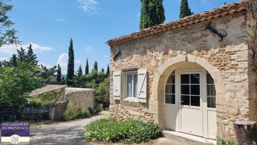 Le Mazet, gîte des Lucioles en Provence : Maisons de vacances proche de La Baume-de-Transit