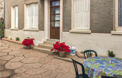 Amazing Home In Boussac With 2 Bedrooms : Maisons de vacances proche de Tercillat